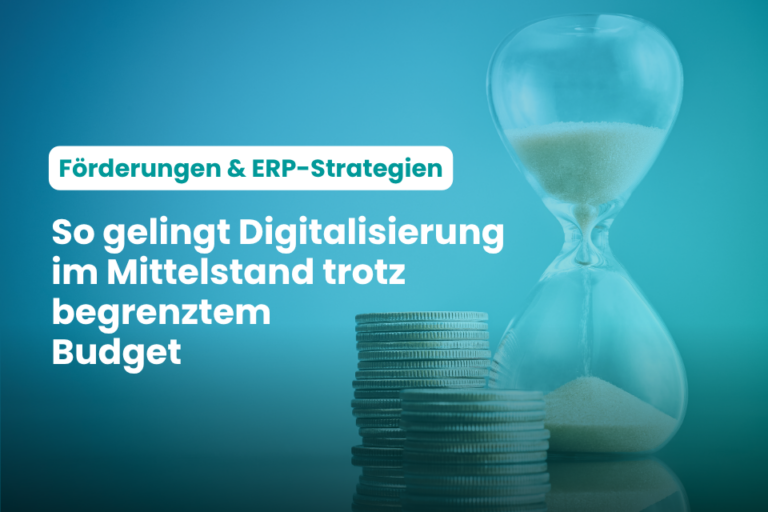 Bild mit Münzen und Sanduhr, Text: Förderungen & ERP-Strategien - So gelingt Digitalisierung im Mittelstand trotz begrenztem Budget für Digitalisierung Förderung KMU
