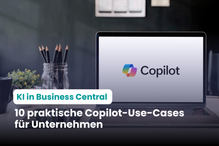 Laptop mit Copilot Logo auf dem Schreibtisch, Schriftzug 10 praktische Copilot-Use-Cases für Unternehmen